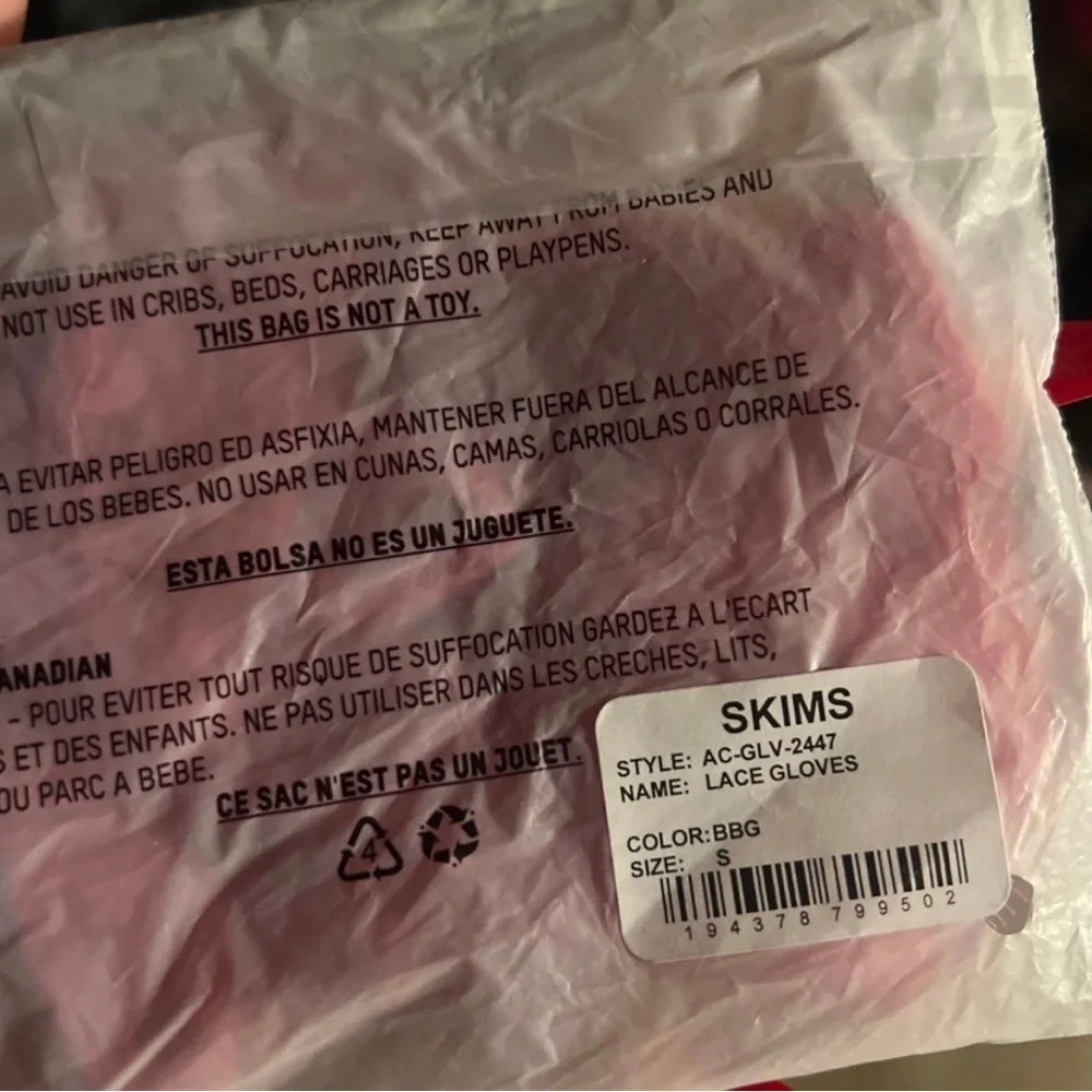 SKIMS RARE BUBBLEGUM LACE GLOVES NIB - Picture 3 of 3